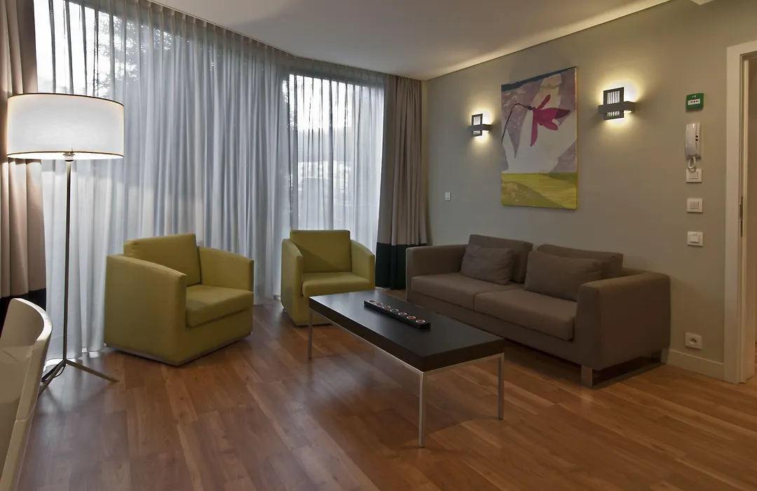 B-Aparthotel Montgomery-1